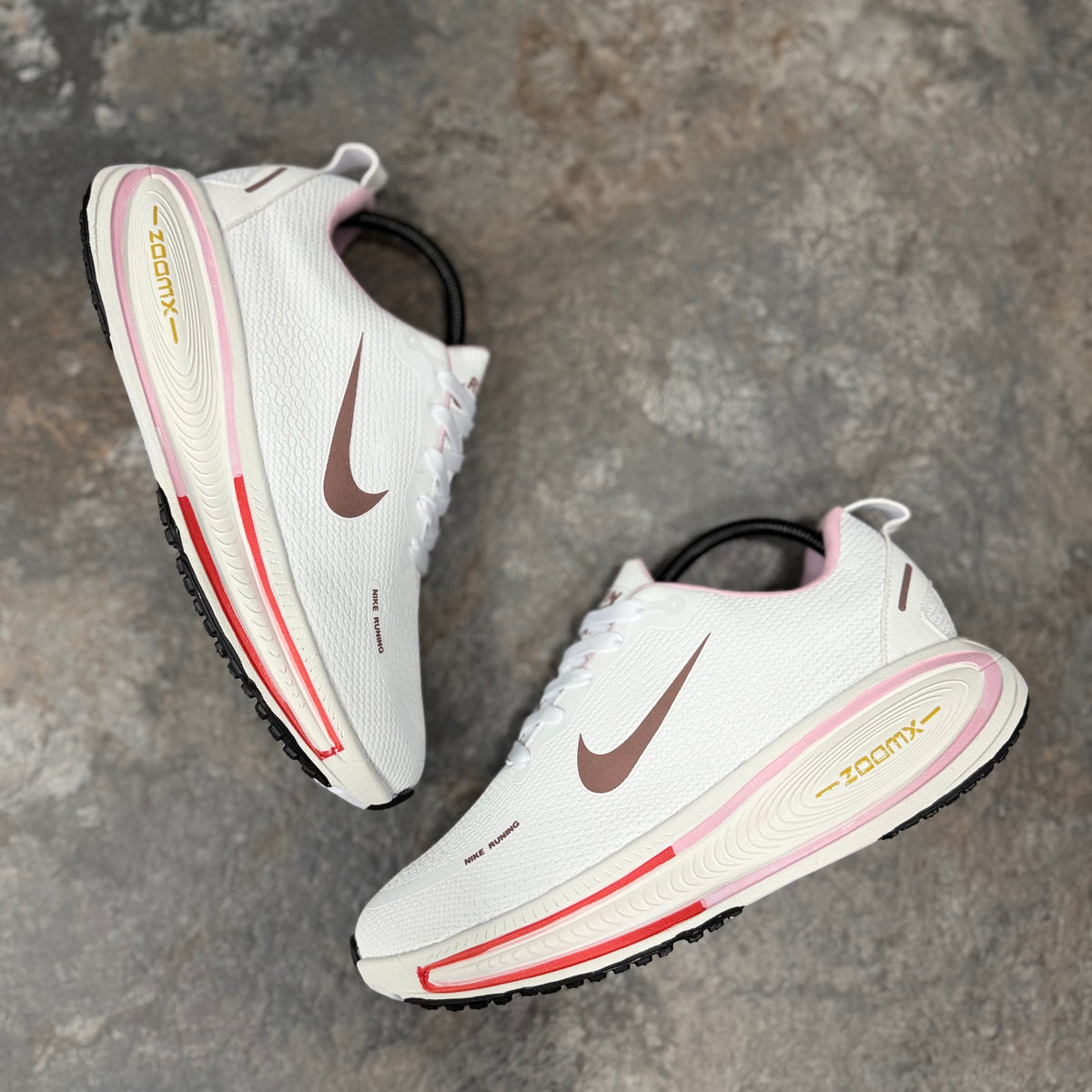 NIKE VOMERO 18 - DAMA