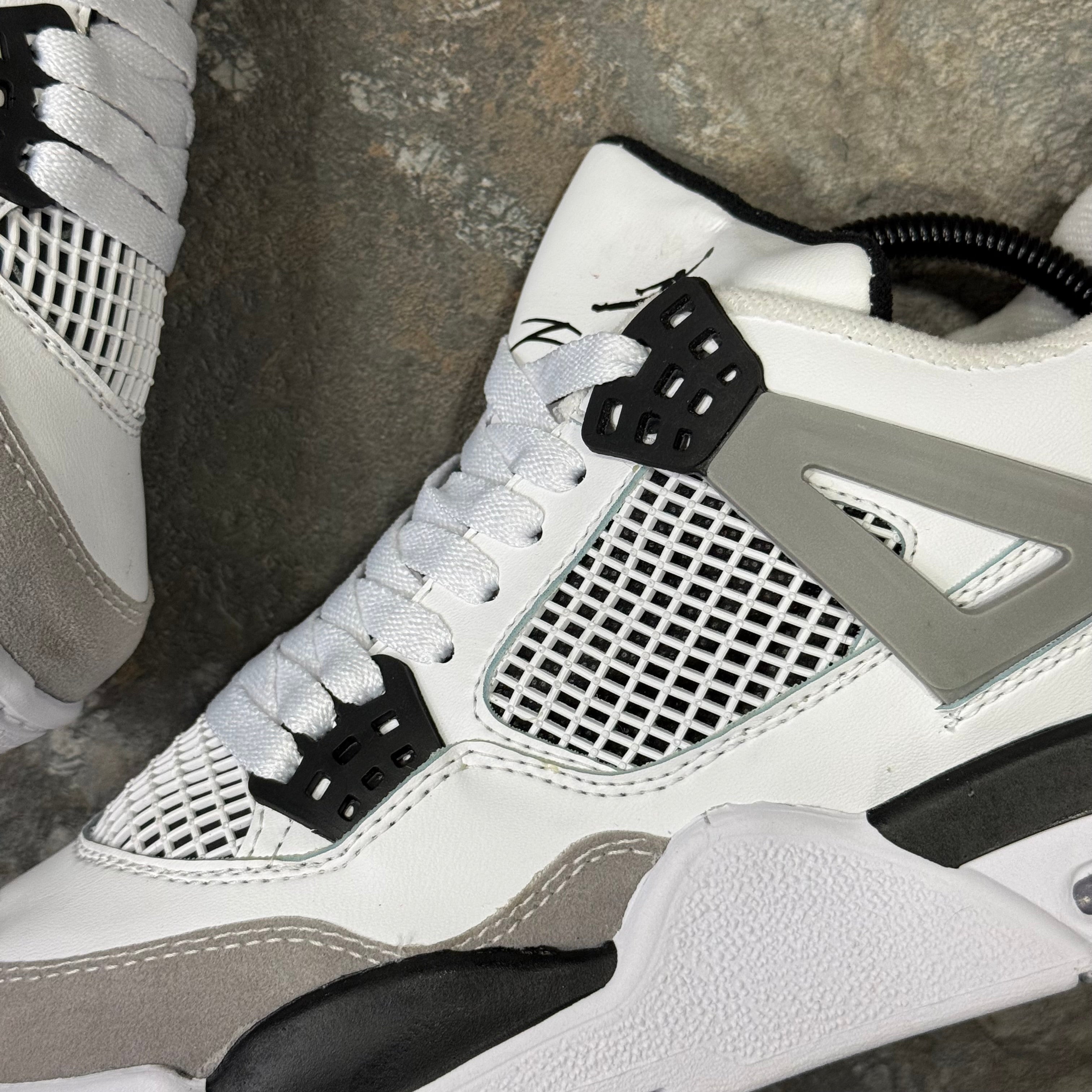 AIR JORDAN RETRO 4
