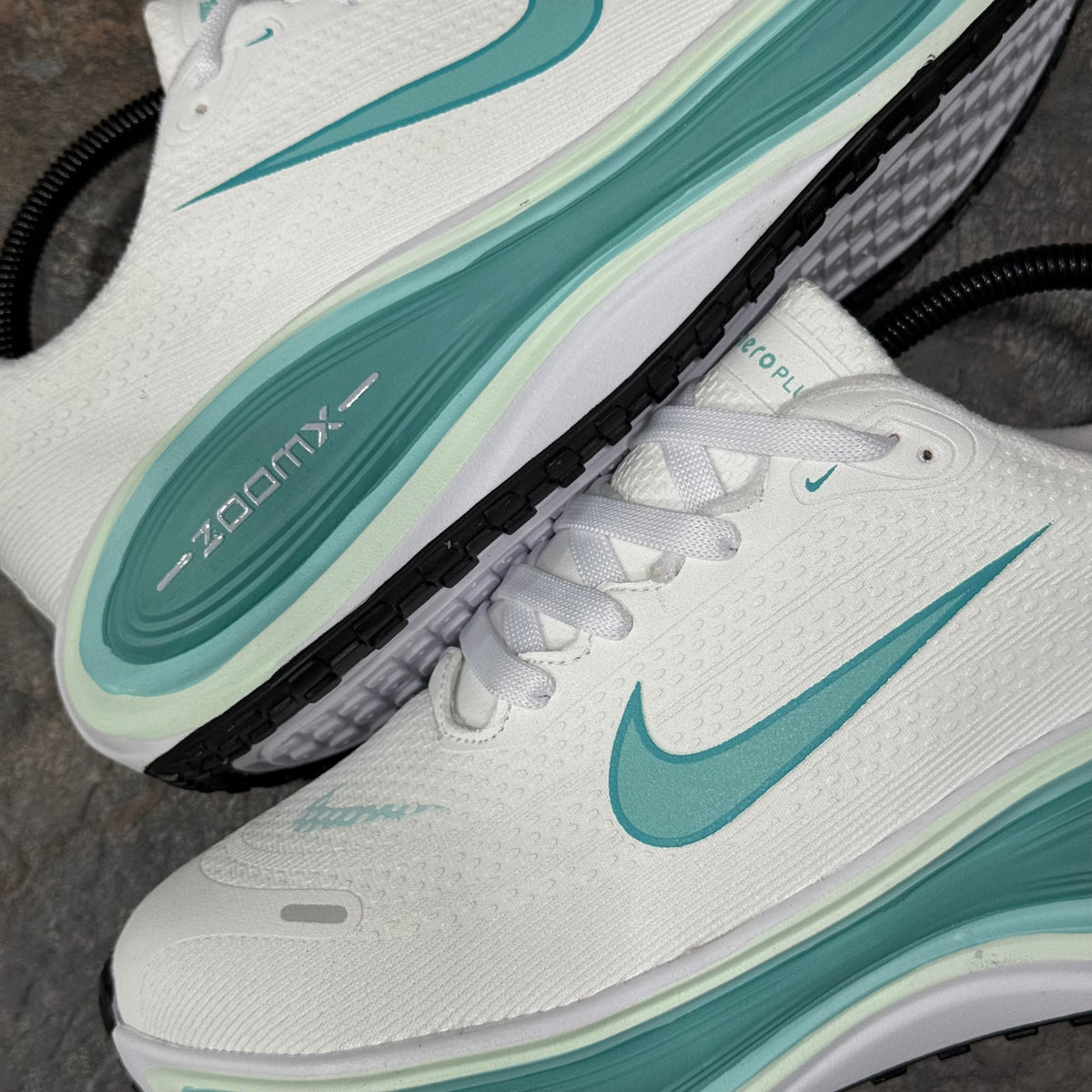 NIKE VOMERO PLUS - DAMA