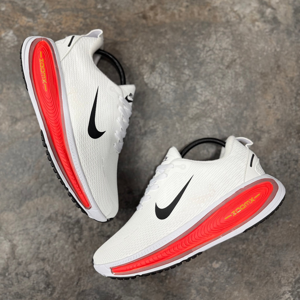 NIKE VOMERO 18