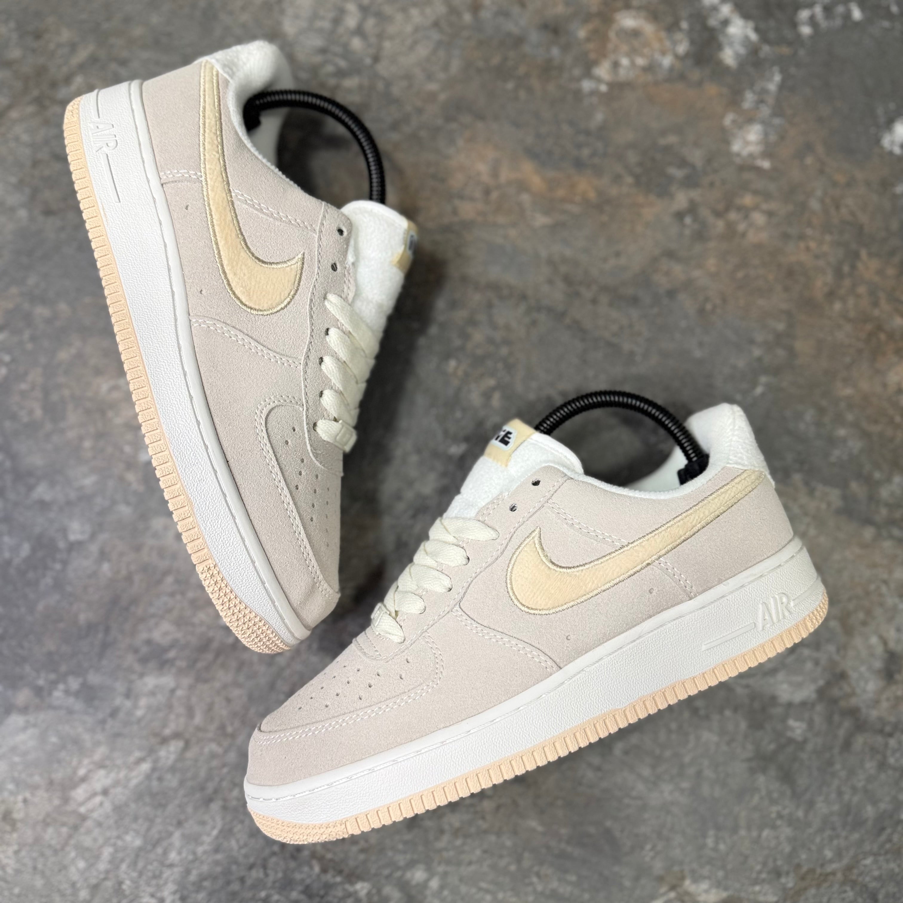 NIKE AIR FORCE ONE - BEIGE
