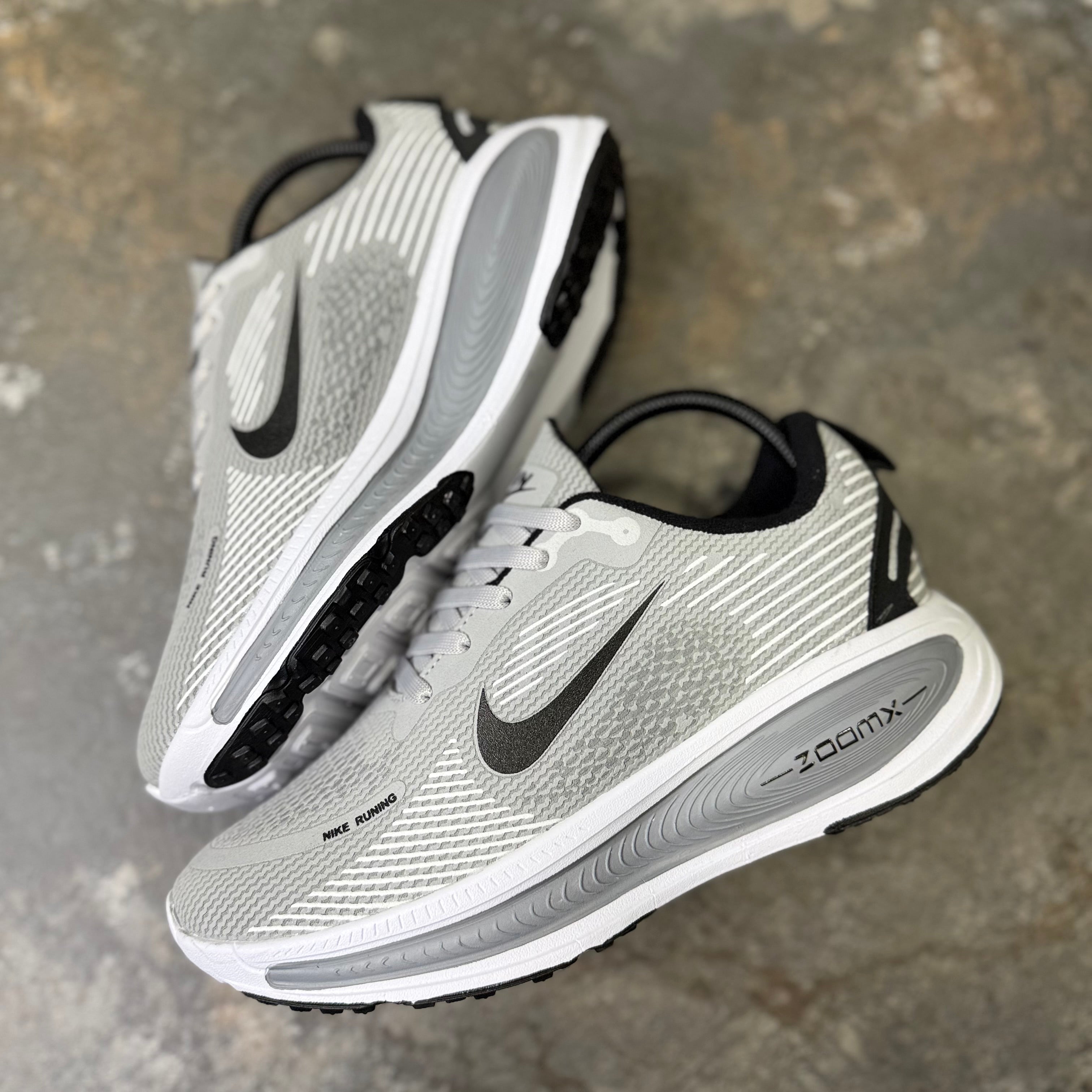 NIKE VOMERO 18