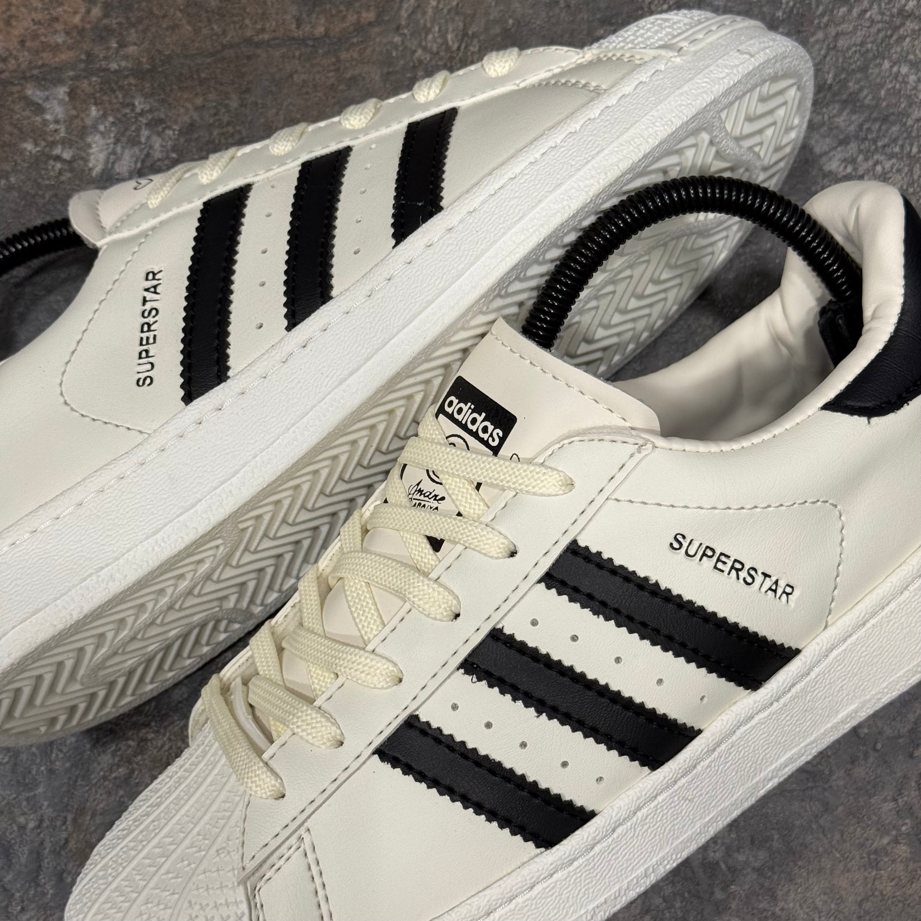 ADIDAS SUPERSTAR