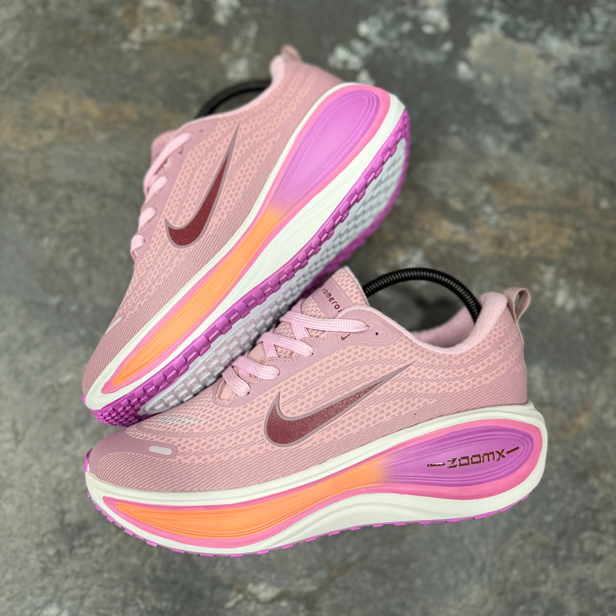 NIKE VOMERO PLUS - VIOLETA