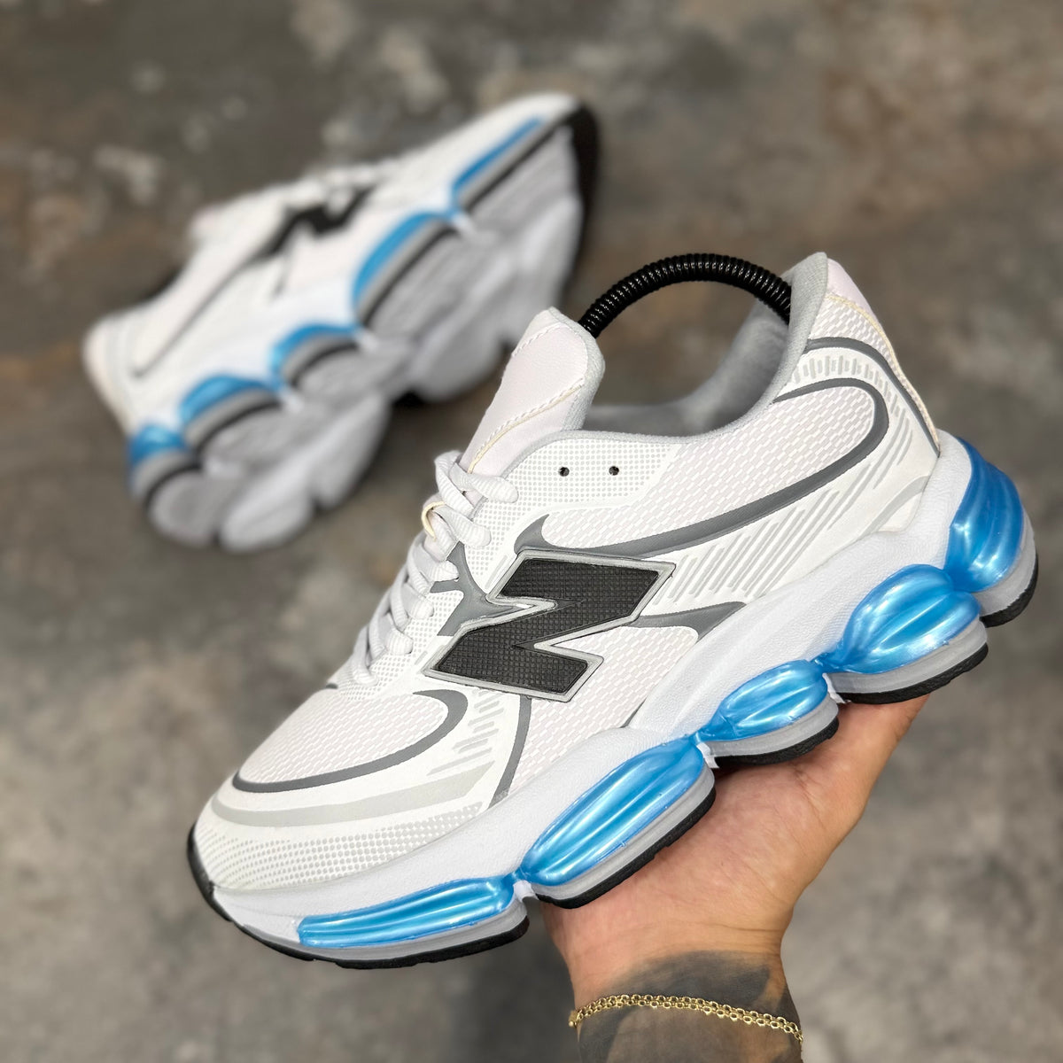 NEW BALANCE 2000