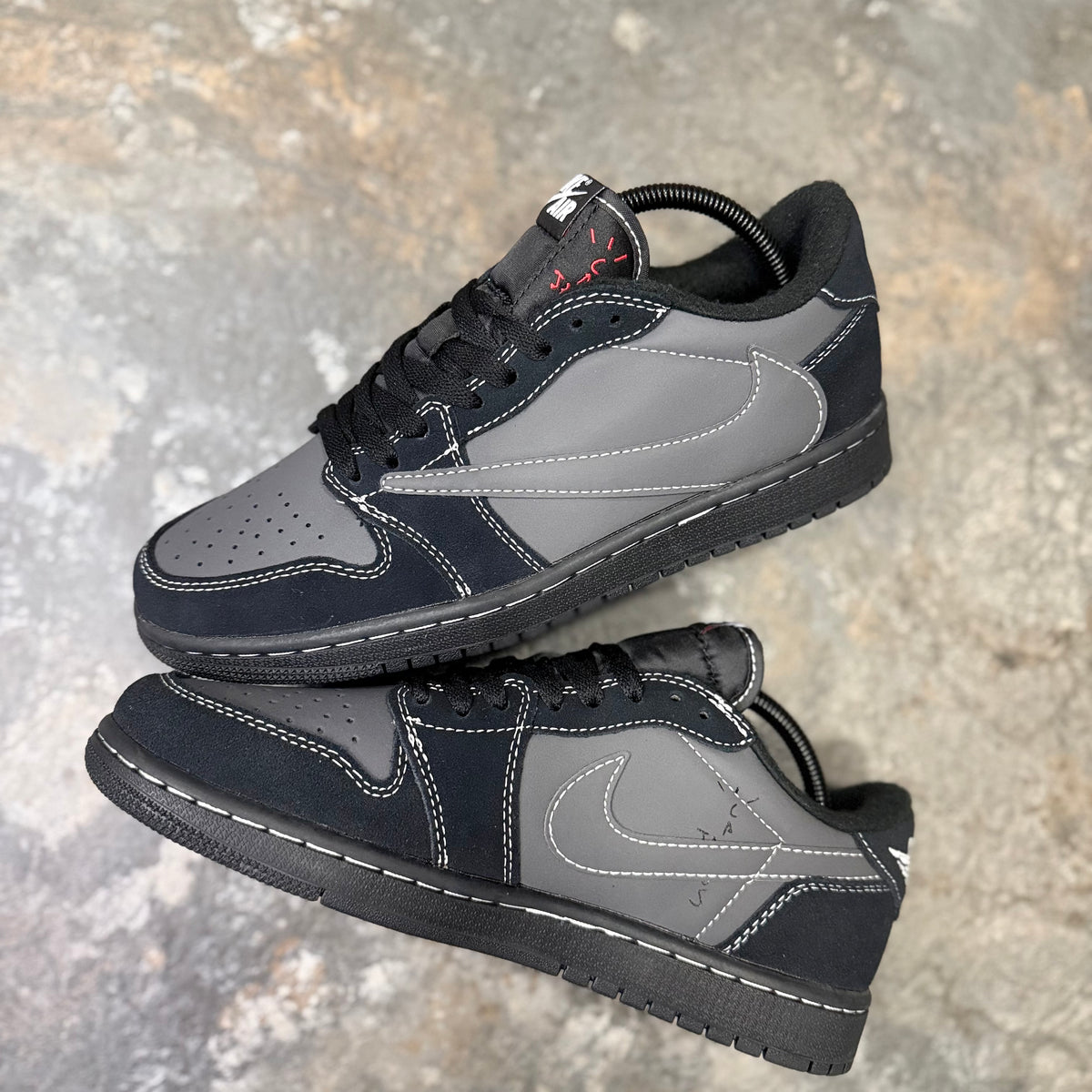 JORDAN 1 LOW - TRAVIS SCOTT