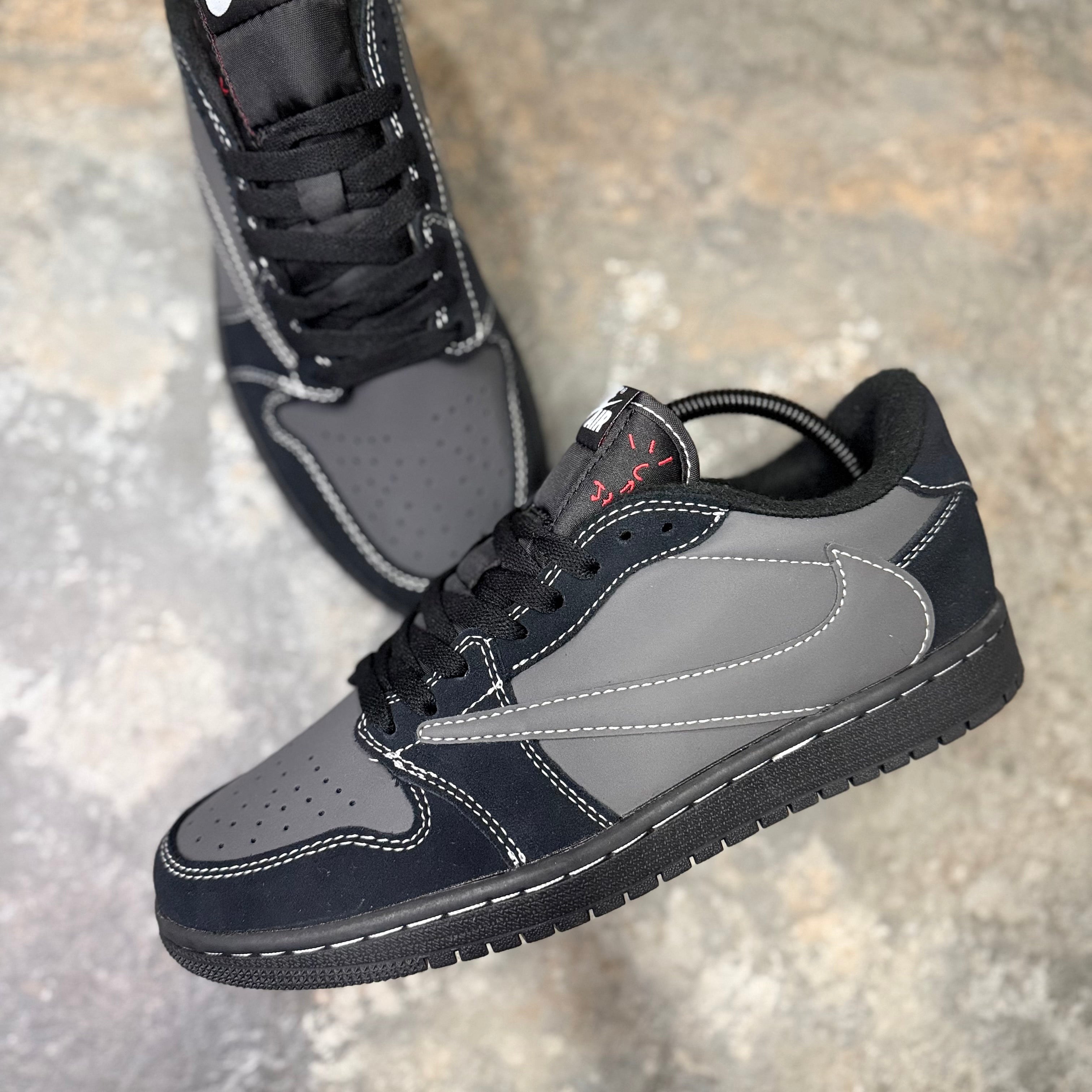 JORDAN 1 LOW - TRAVIS SCOTT