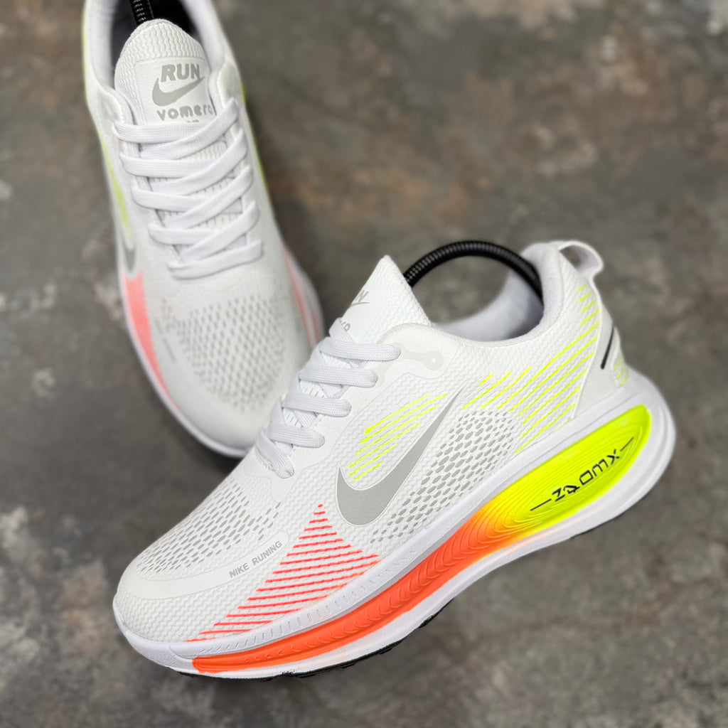 NIKE VOMERO 18