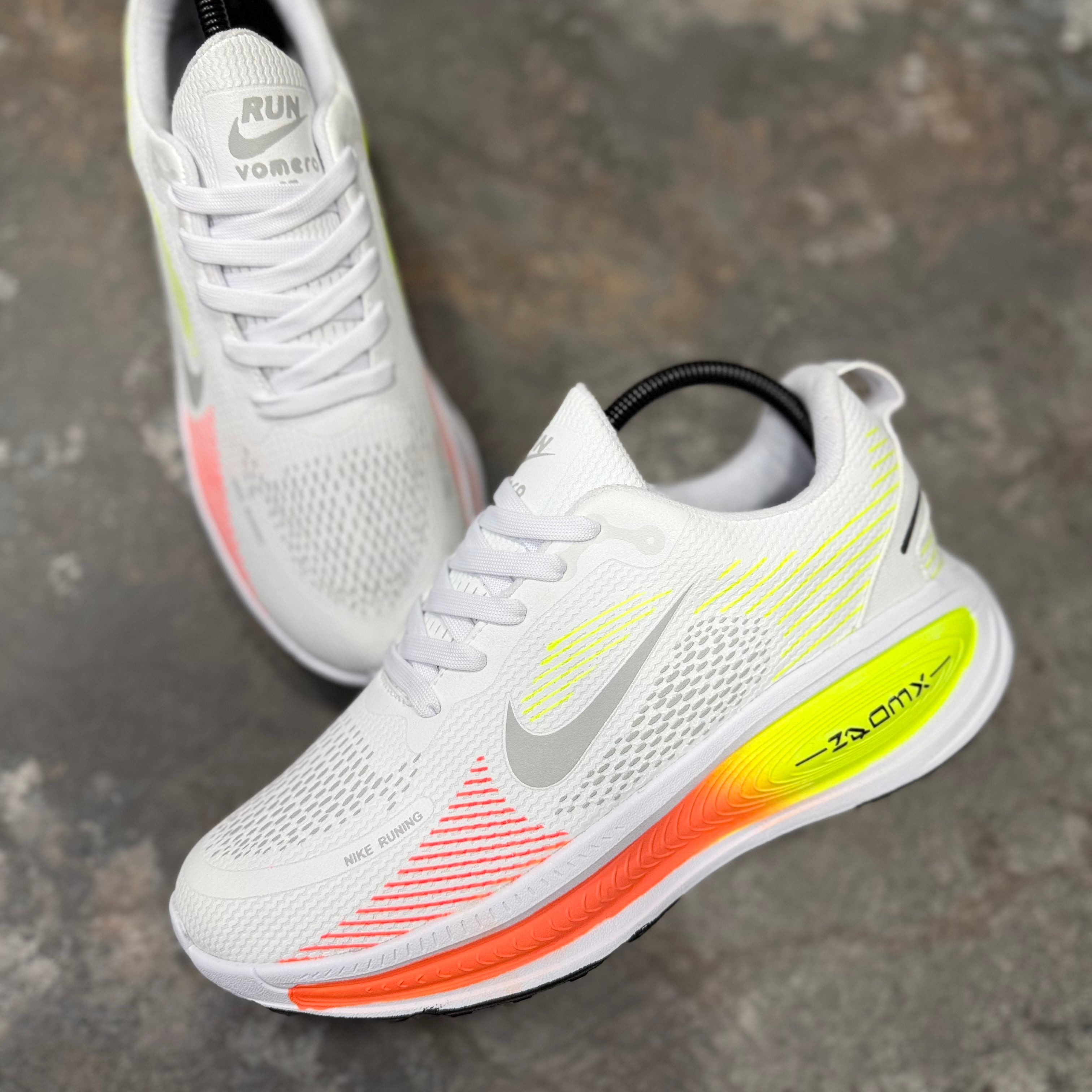 NIKE VOMERO 18