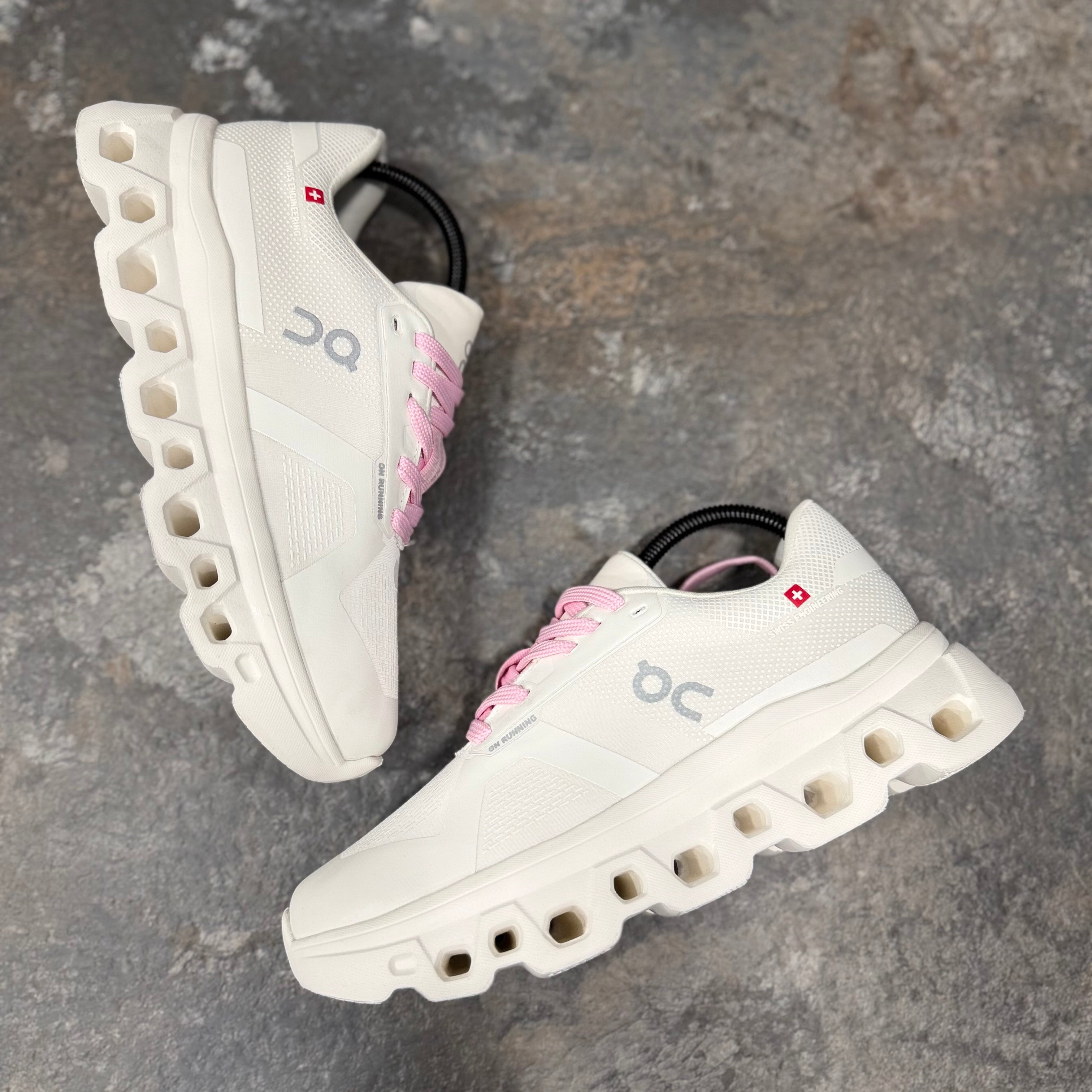 ON CLOUDRUNNER EVA
