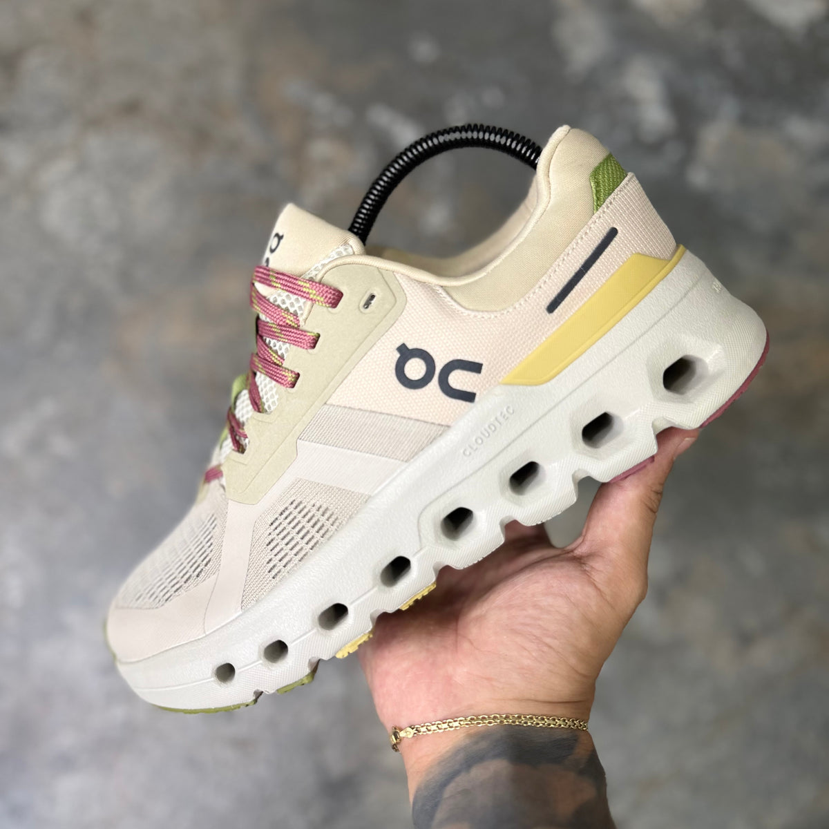 ON CLOUDRUNNER 2