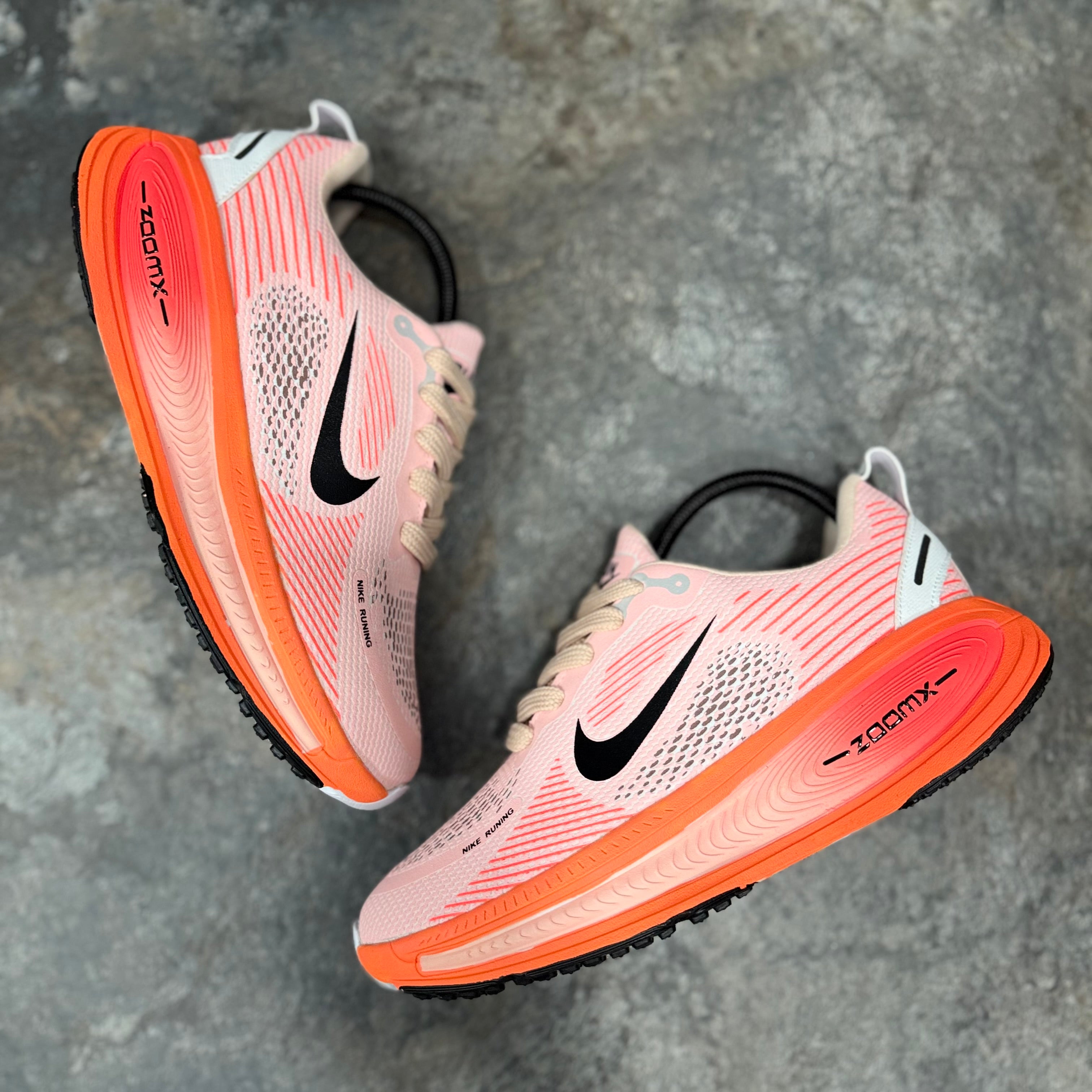 NIKE VOMERO 18 - DAMA