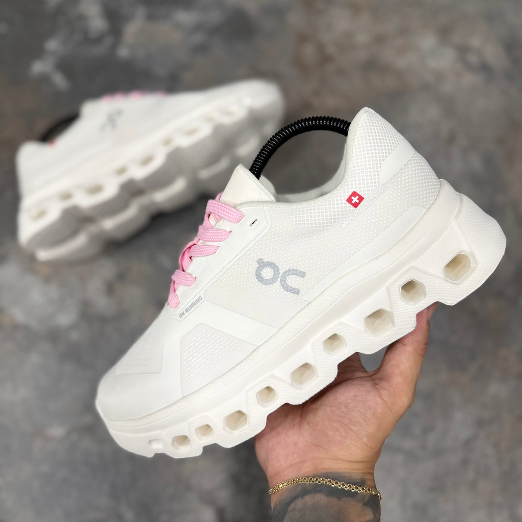 ON CLOUDRUNNER EVA