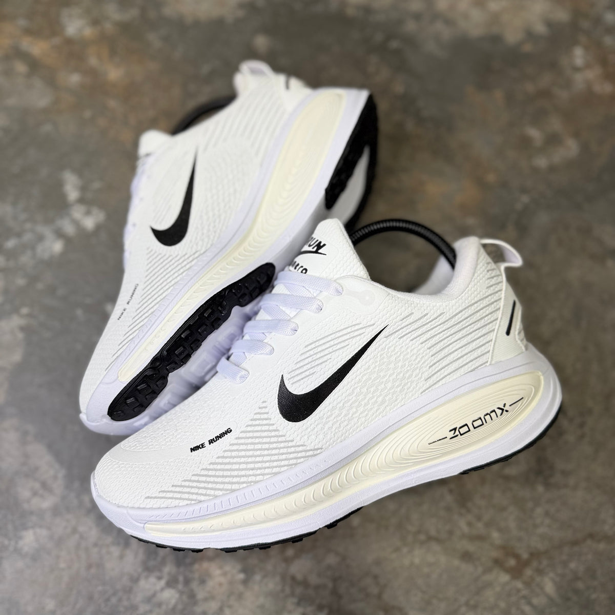 NIKE VOMERO 18