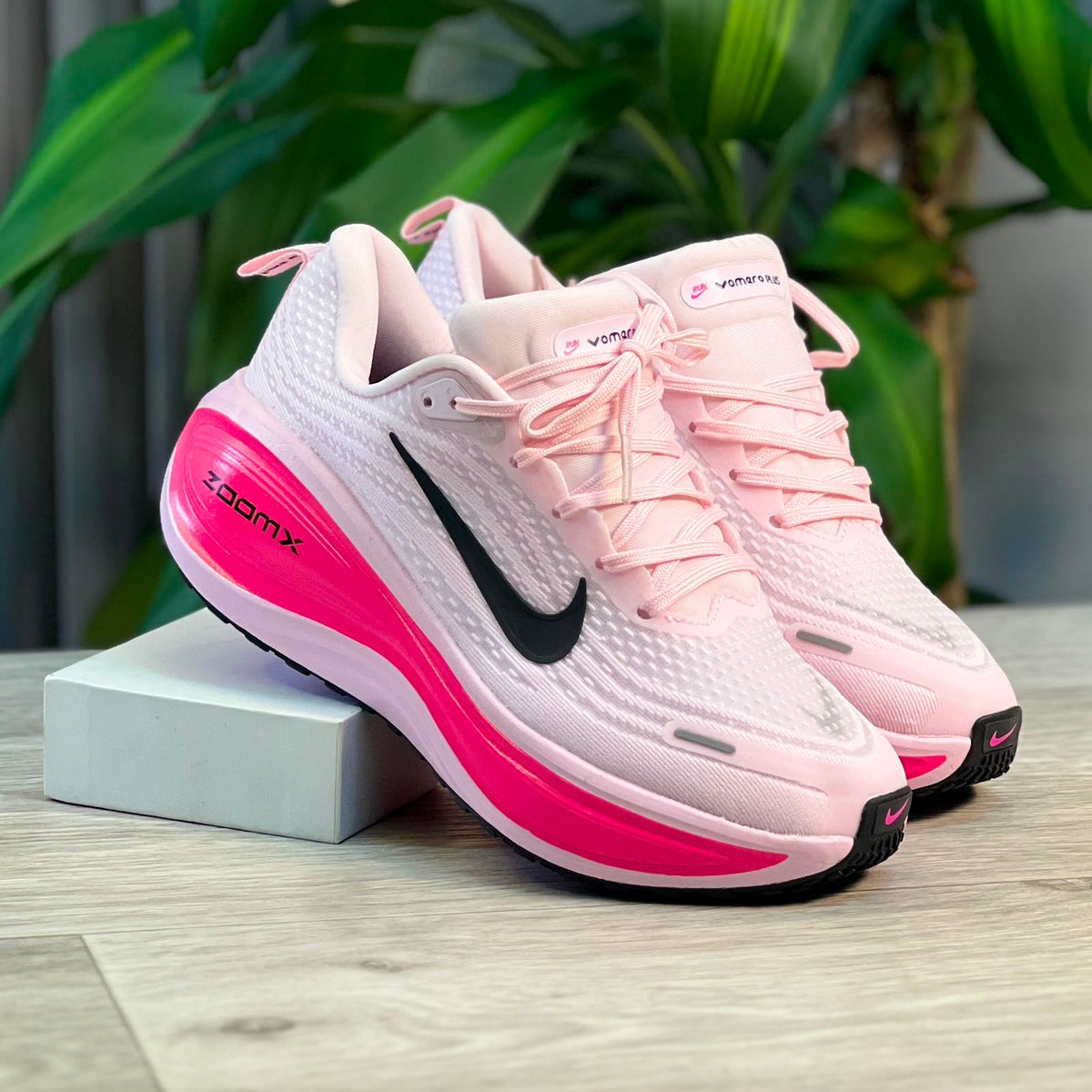 NIKE VOMERO PLUS