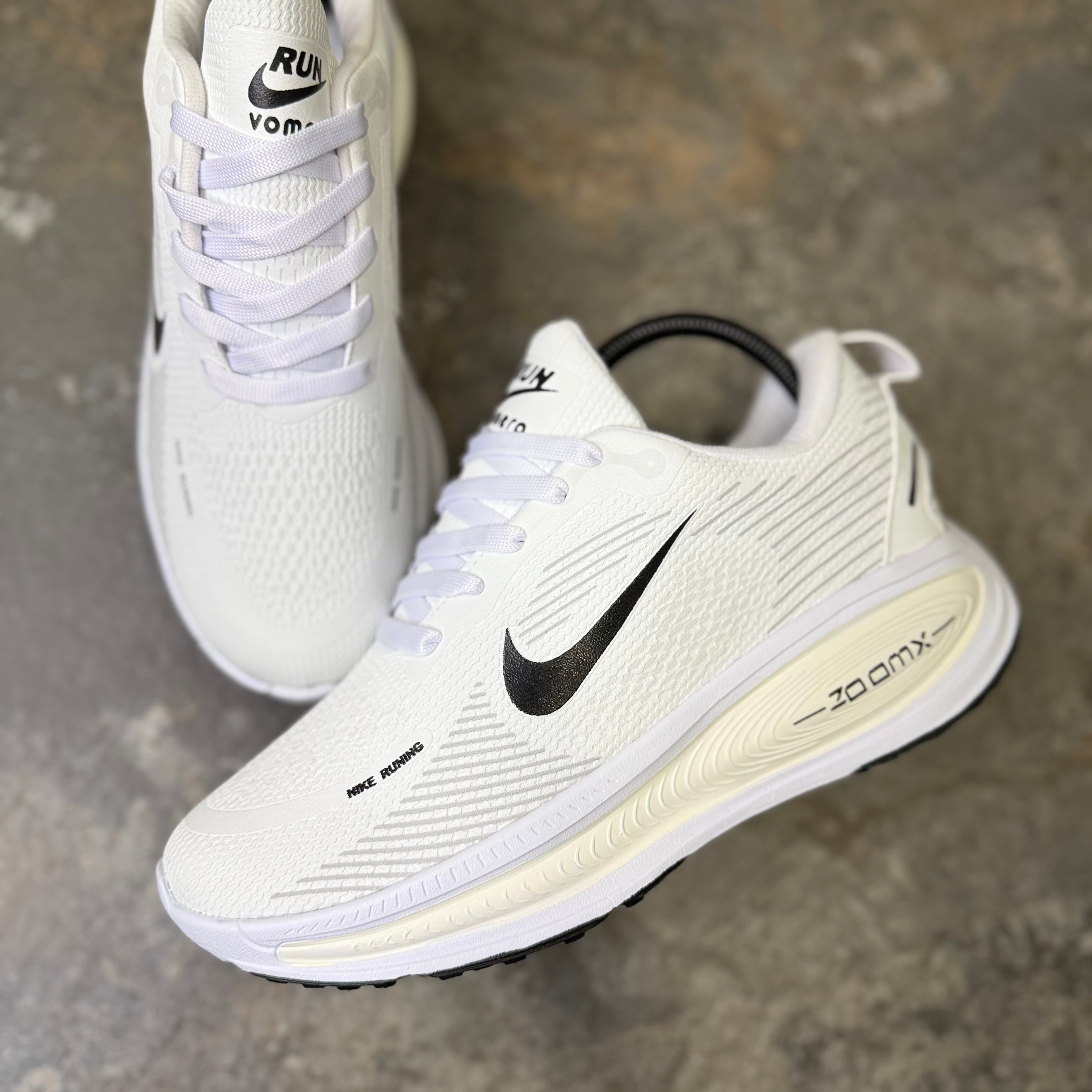 NIKE VOMERO 18