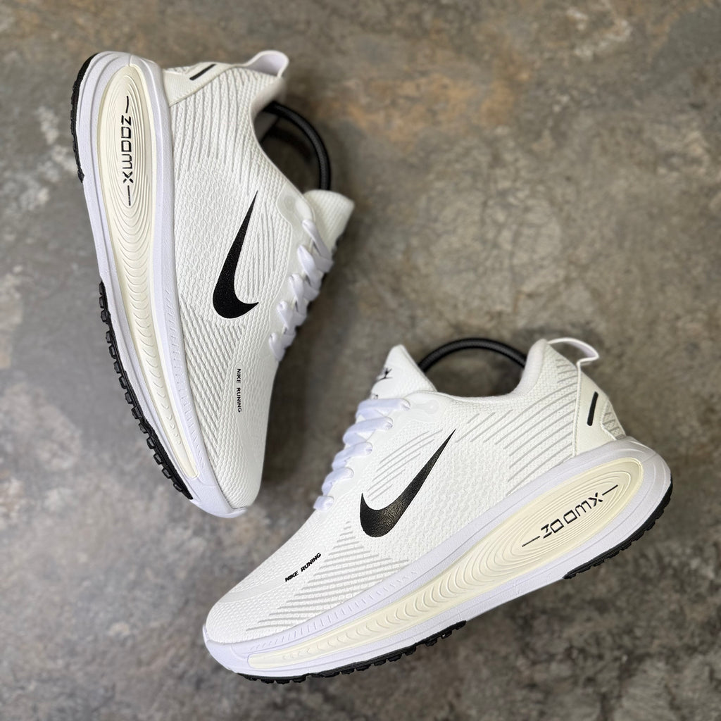 NIKE VOMERO 18