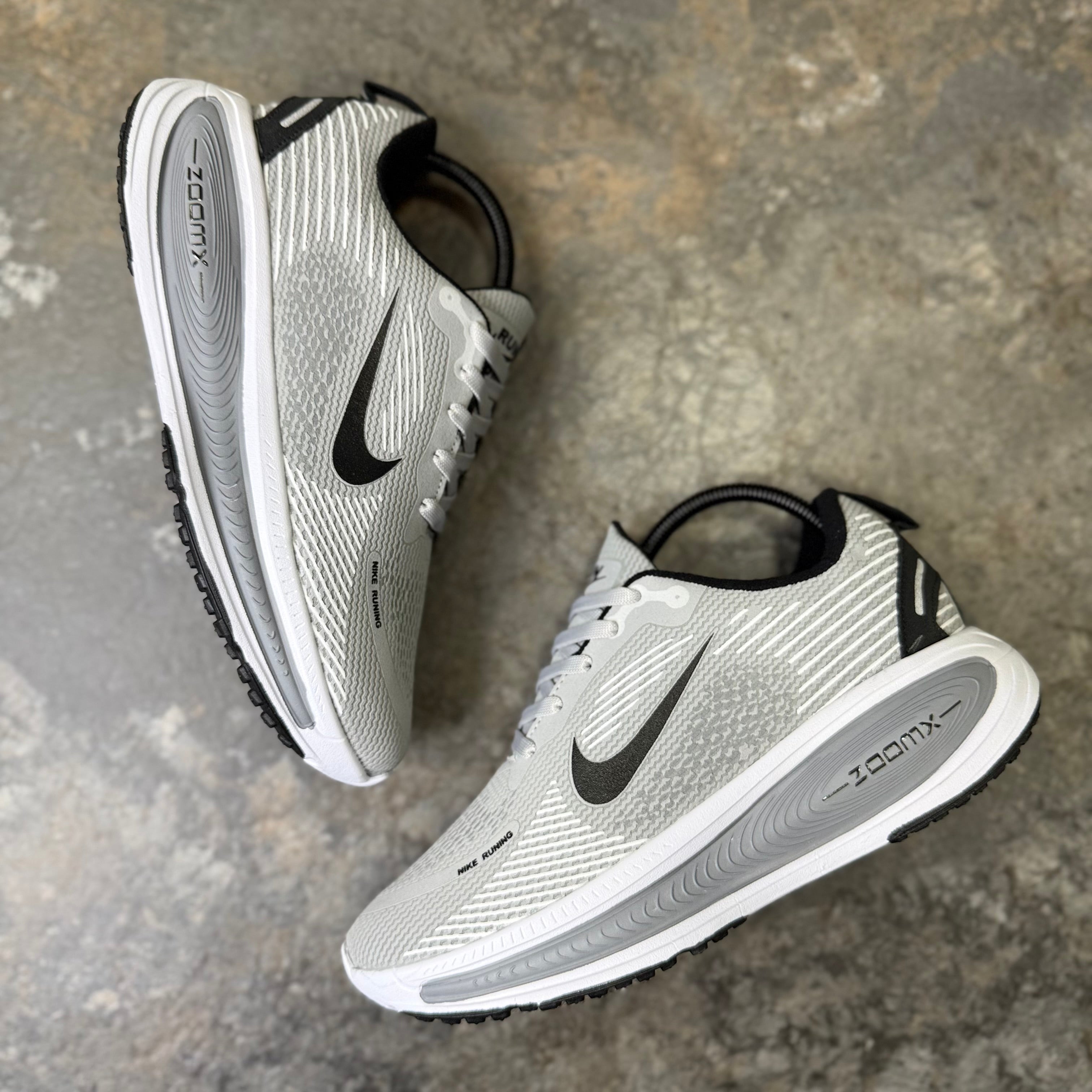 NIKE VOMERO 18