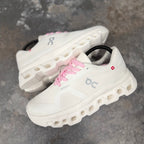 ON CLOUDRUNNER EVA
