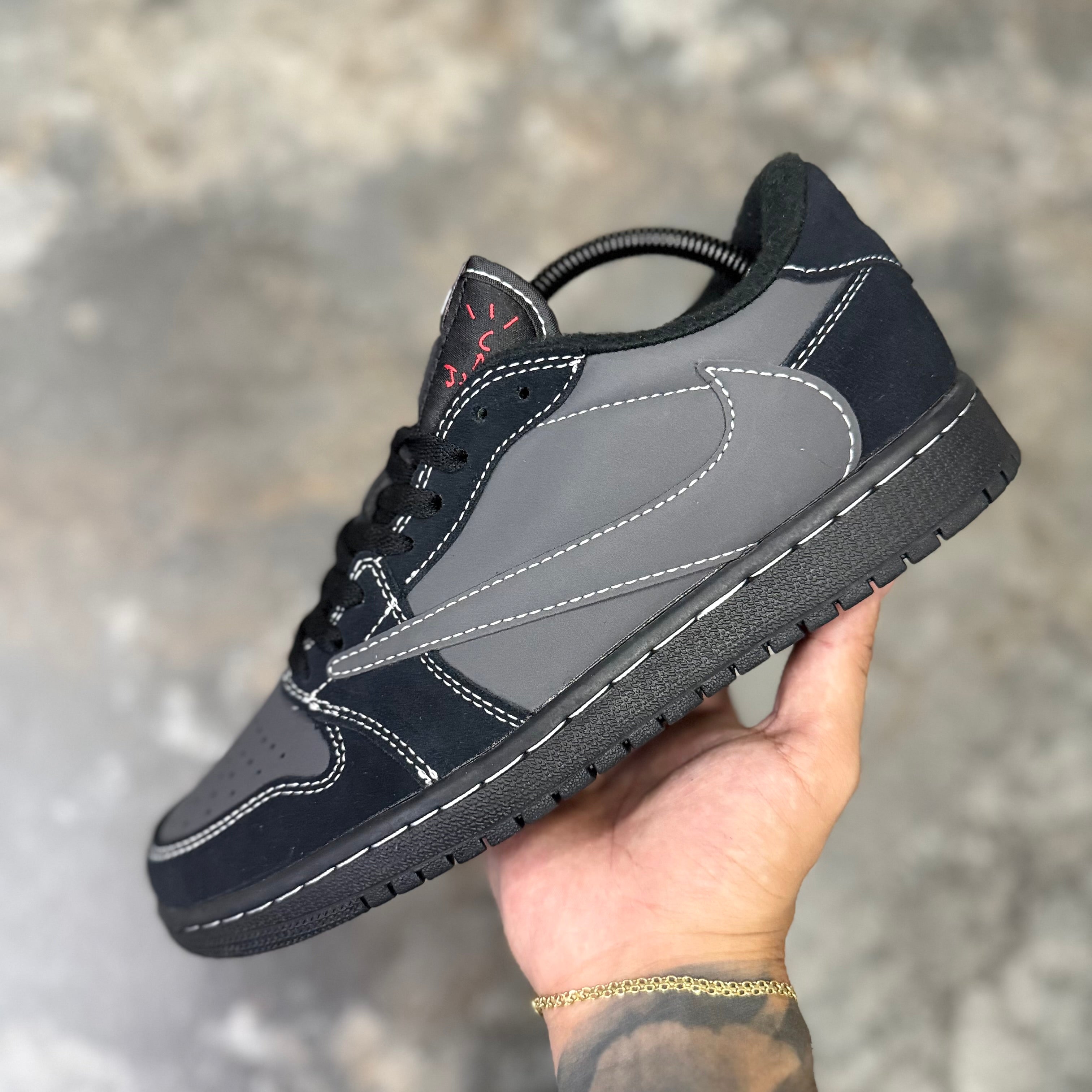 JORDAN 1 LOW - TRAVIS SCOTT