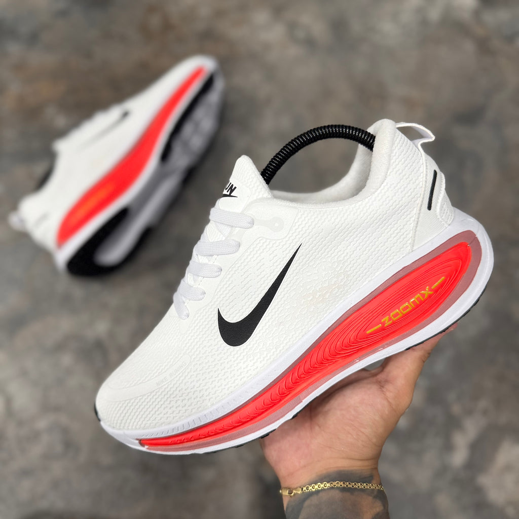 NIKE VOMERO 18