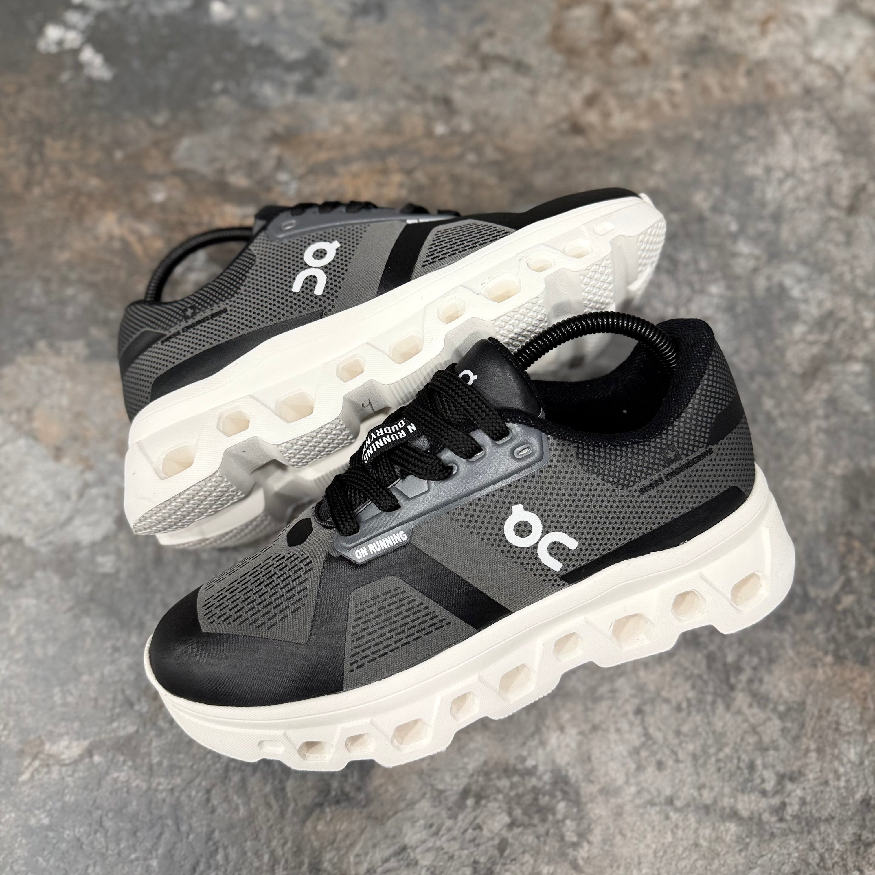 ON CLOUDRUNNER EVA
