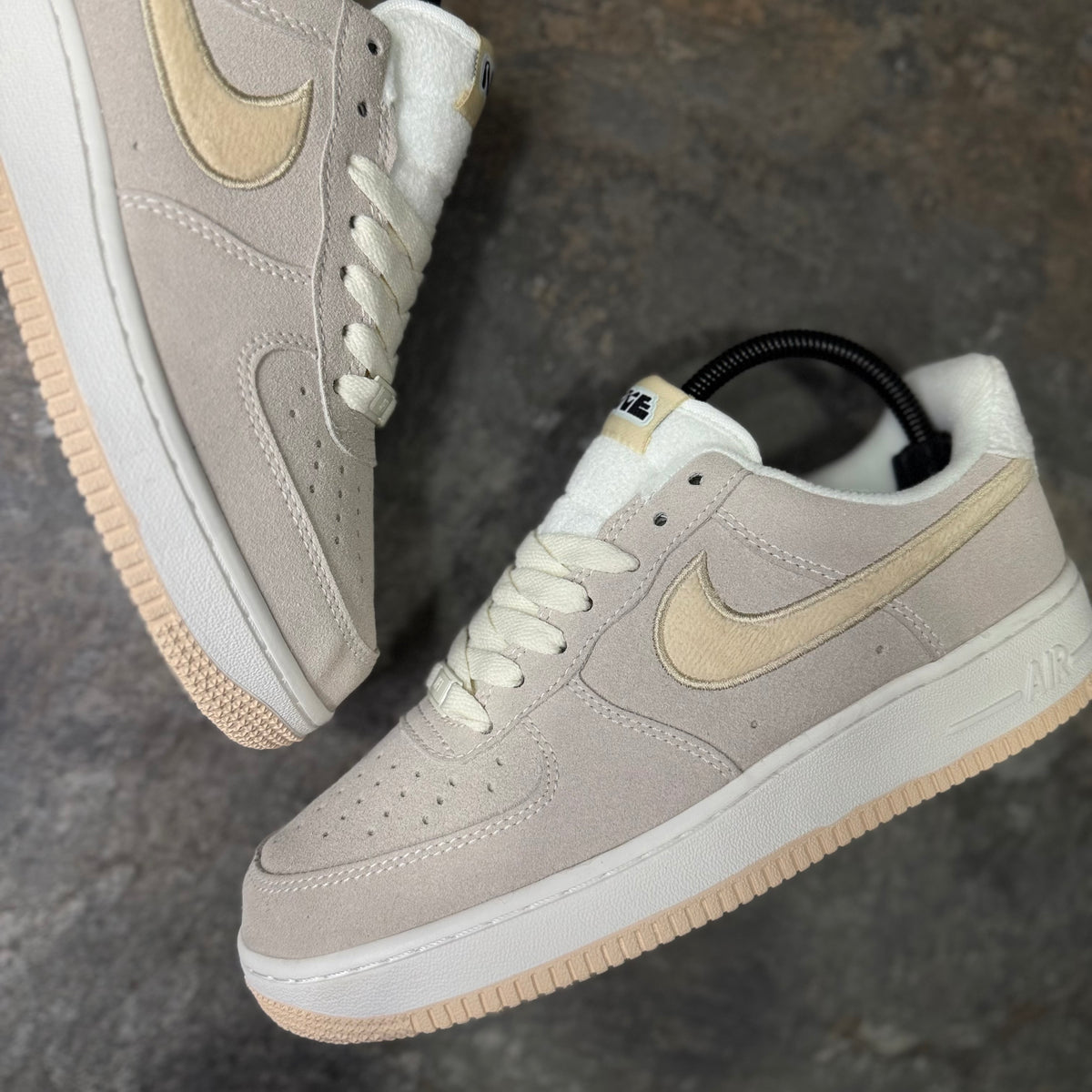 NIKE AIR FORCE ONE - BEIGE