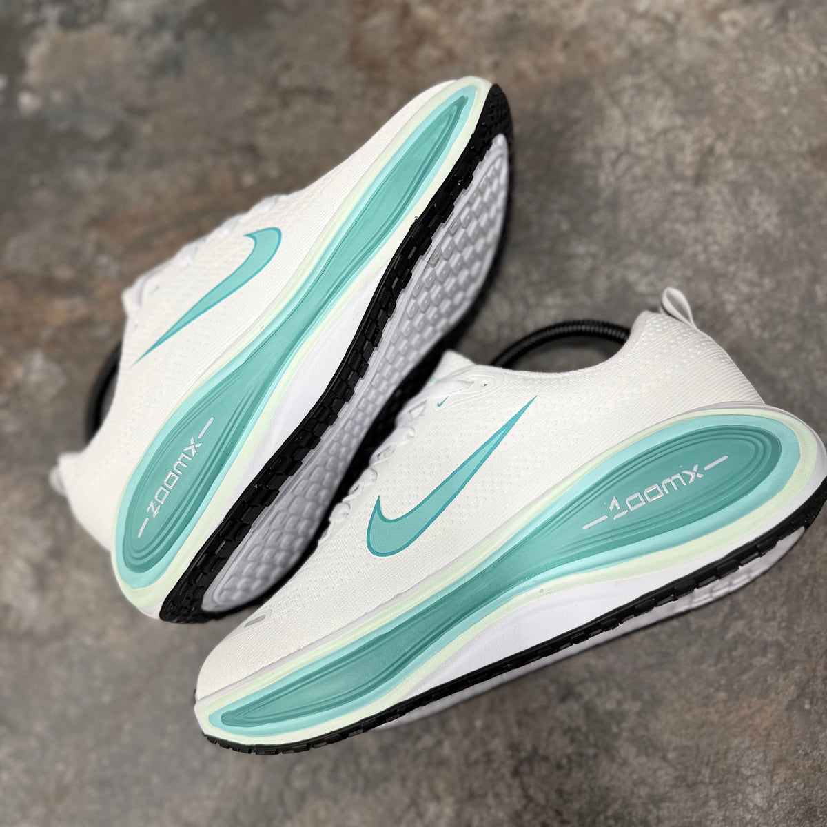 NIKE VOMERO PLUS - DAMA