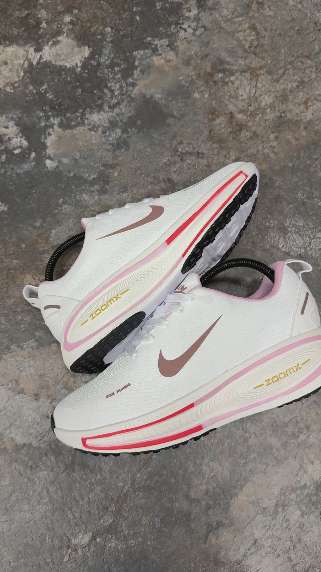NIKE VOMERO 18 - DAMA