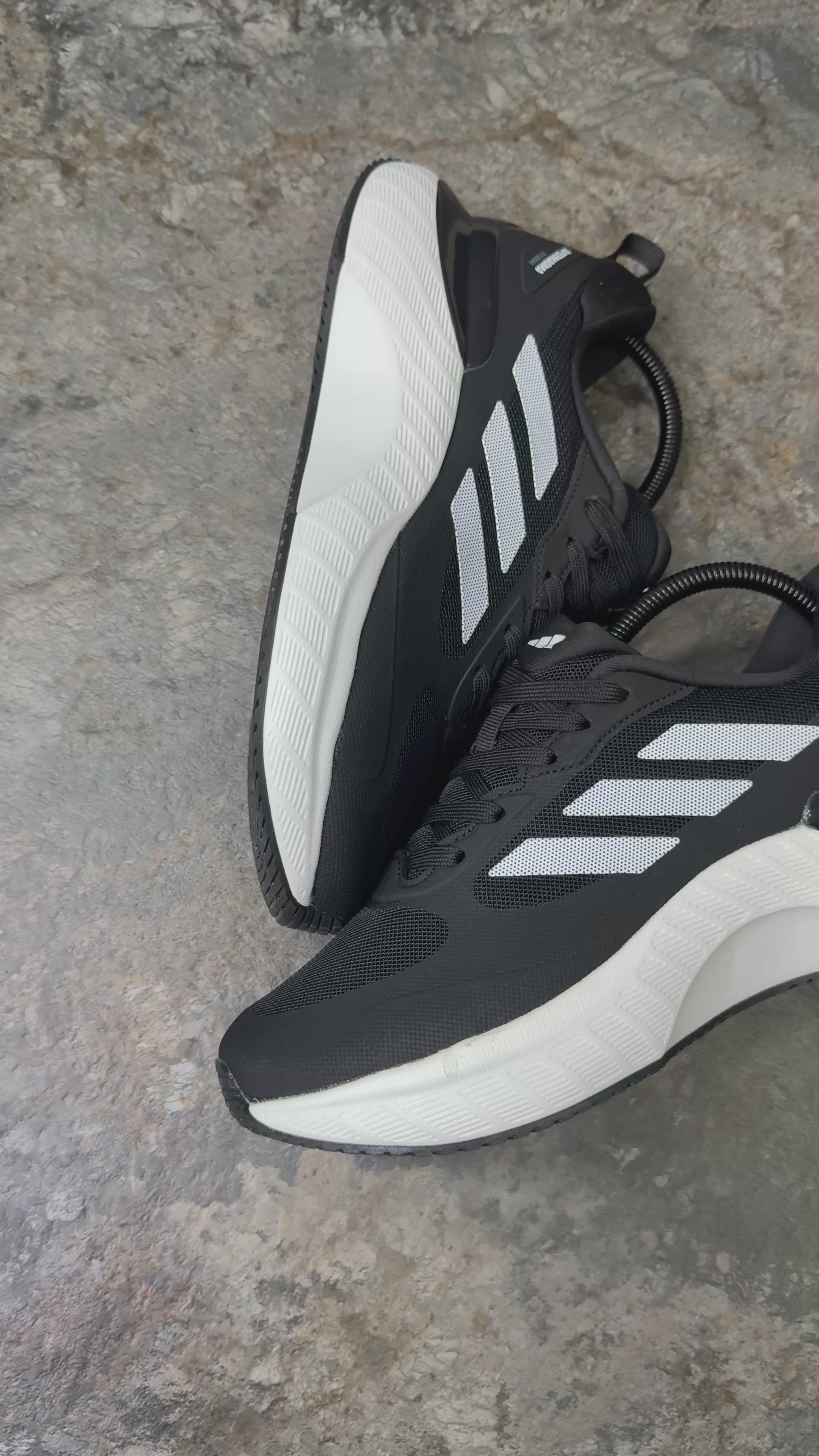 ADIDAS SUPERMAGNA