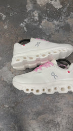 ON CLOUDRUNNER EVA