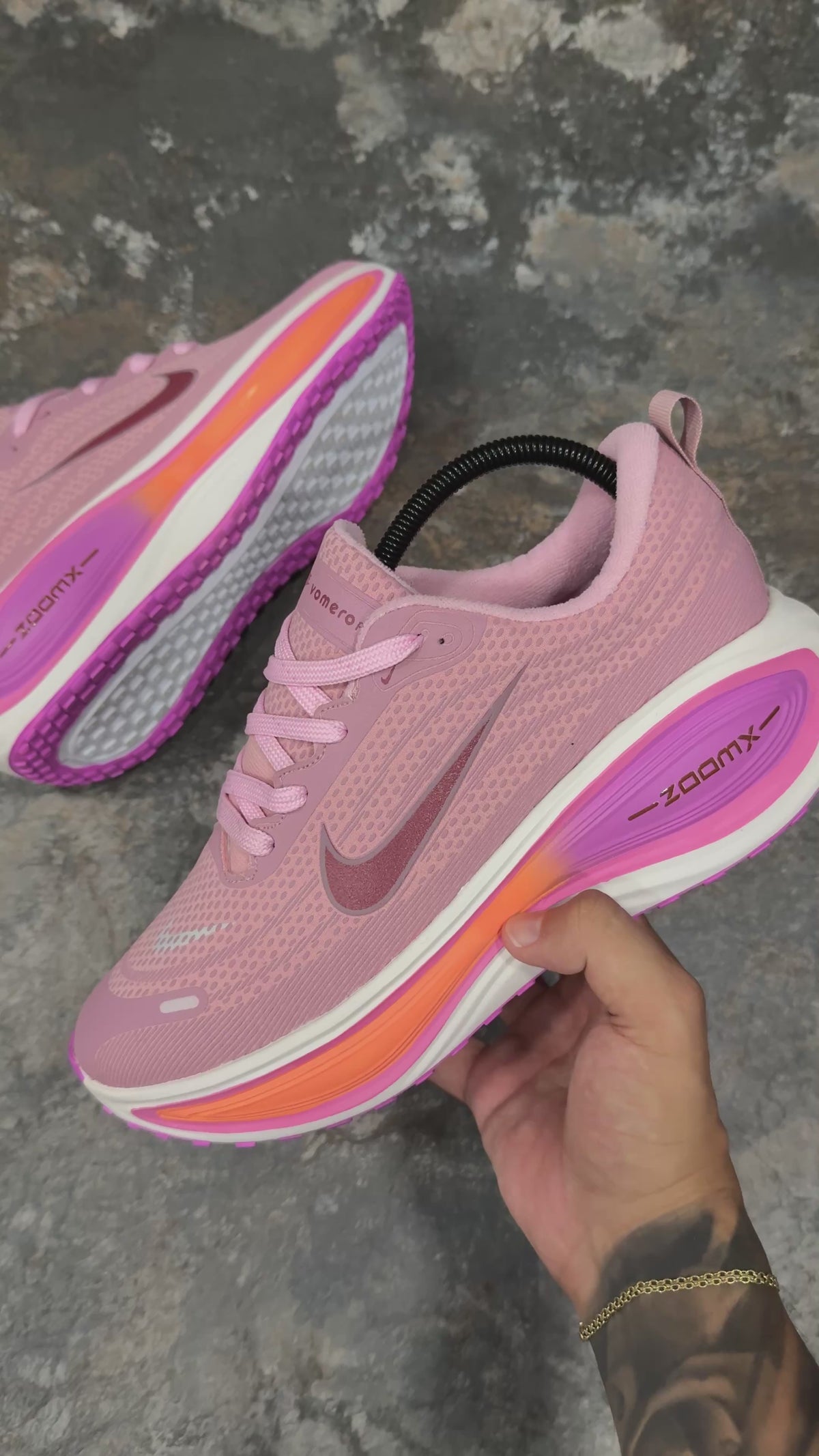 NIKE VOMERO PLUS - DAMA