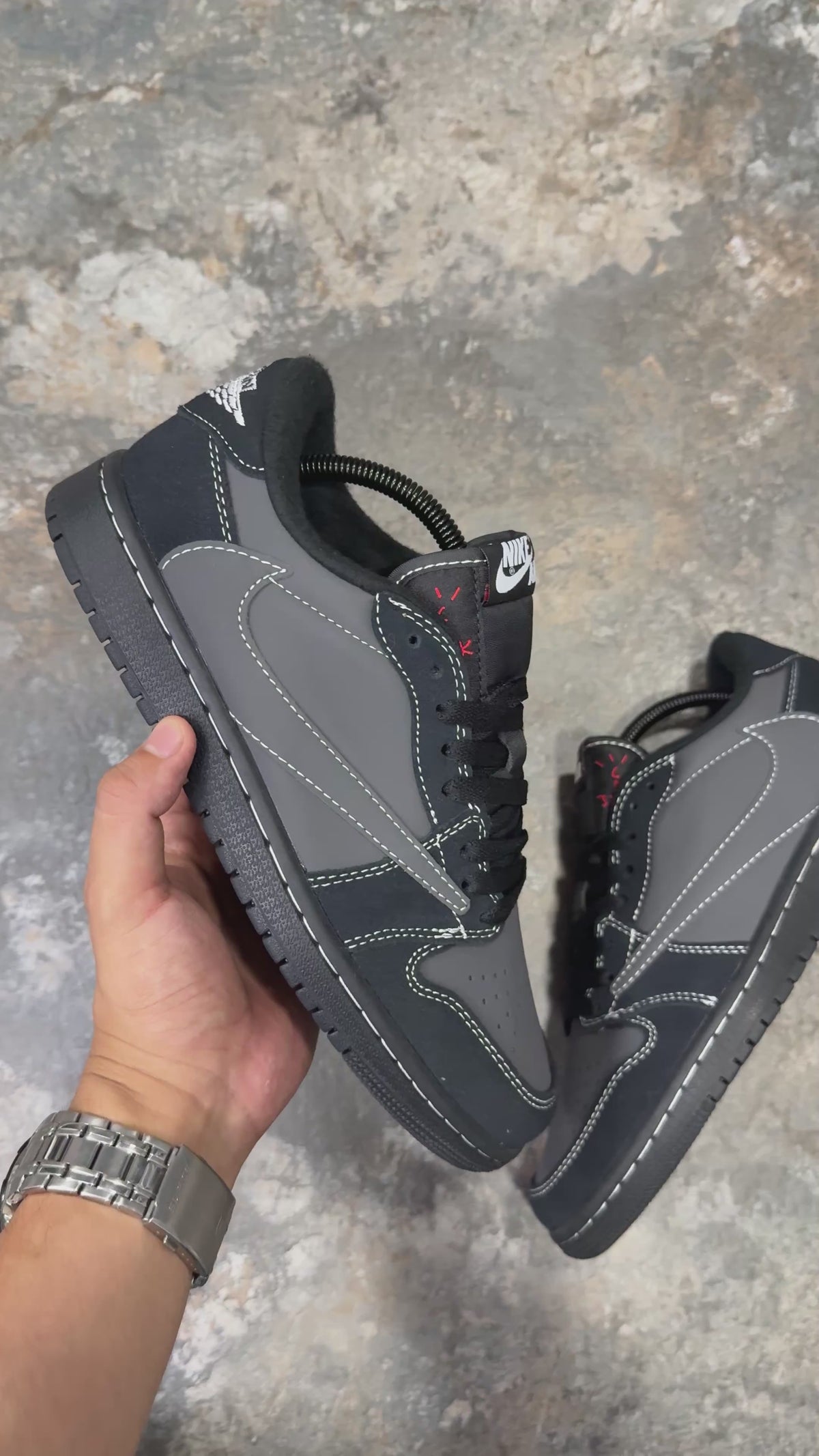 JORDAN 1 LOW - TRAVIS SCOTT